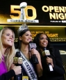 2-1-16_Miss_Universe_winner_Pia_Wurtzbach_poses_with_Entertianment_Tinght_correspondent_Michelle_Williams.jpeg